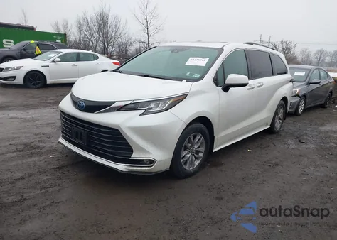 2022 Toyota Sienna Xle z USA, uszkodzony, nr VIN 5TDYRKEC0NS091914